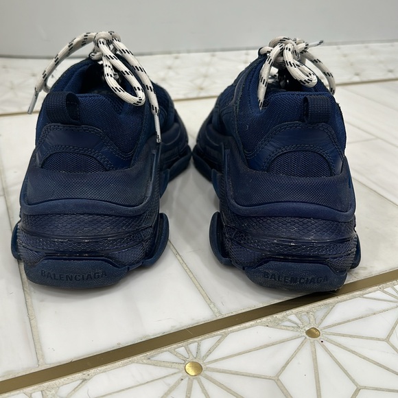 BALENCIAGA Triple S sneaker size 37 worn once - Picture 5 of 7